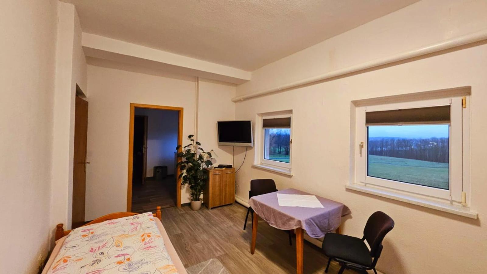 Monteurzimmer Siebenlehn Ngoại thất bức ảnh